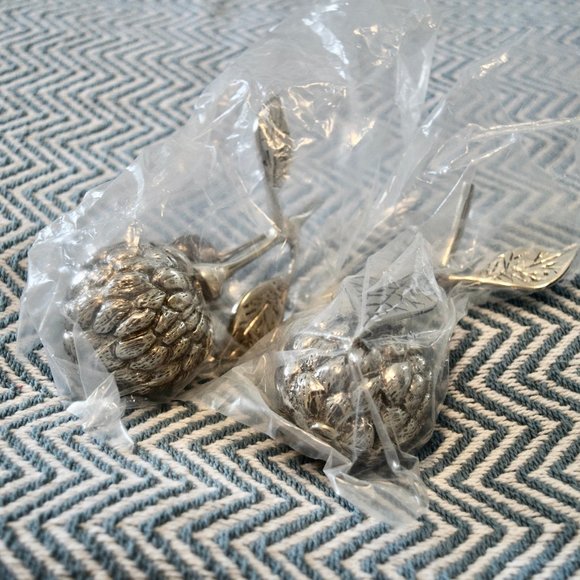 Elk Home - 5.5 Inch Salt and Pepper NWT Rtl $90 - Picture 2 of 4